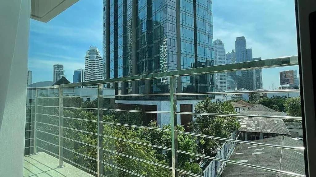 Vivi Avenue Thonglor Apartment Банкок Екстериор снимка